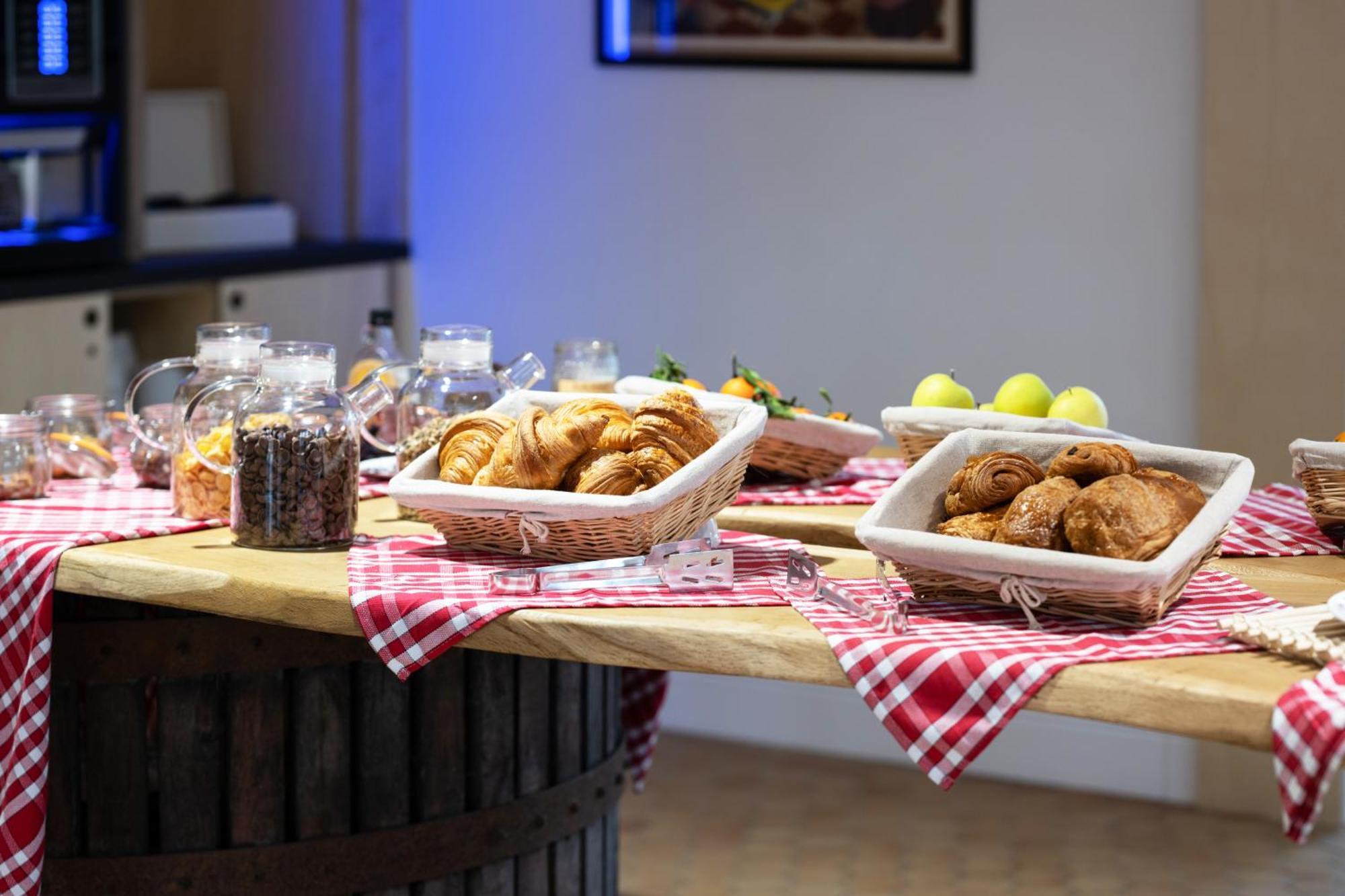 Greet Hotel Chatellerault Ngoại thất bức ảnh