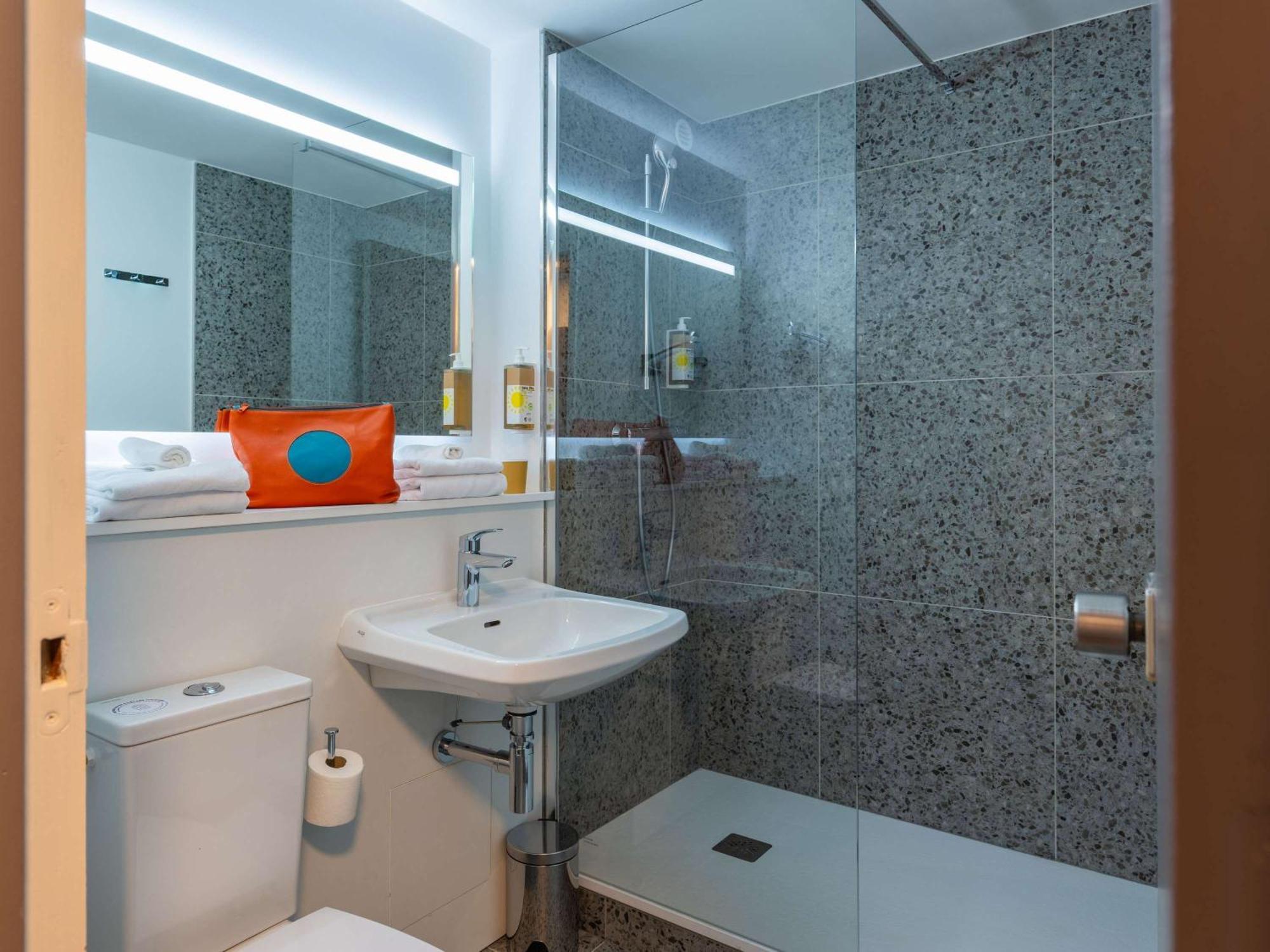 Greet Hotel Chatellerault Ngoại thất bức ảnh